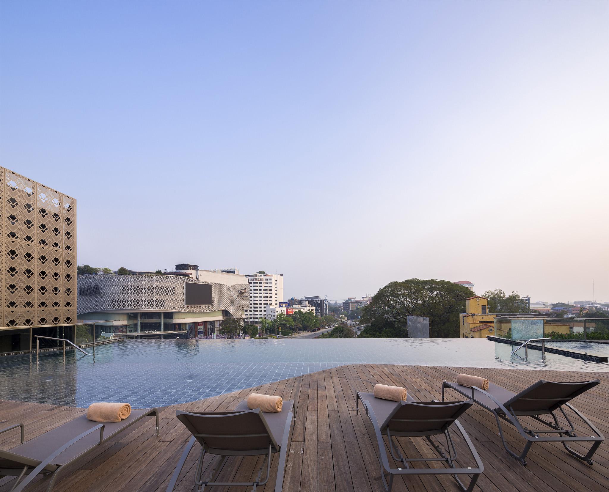 清邁u尼姆曼酒店 外观 照片 The rooftop pool at the hotel
